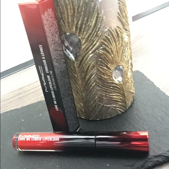 New MAC Love Me Lacquer Lipstick in “Yeah I’m Fancy” (Red) - Picture 4 of 4